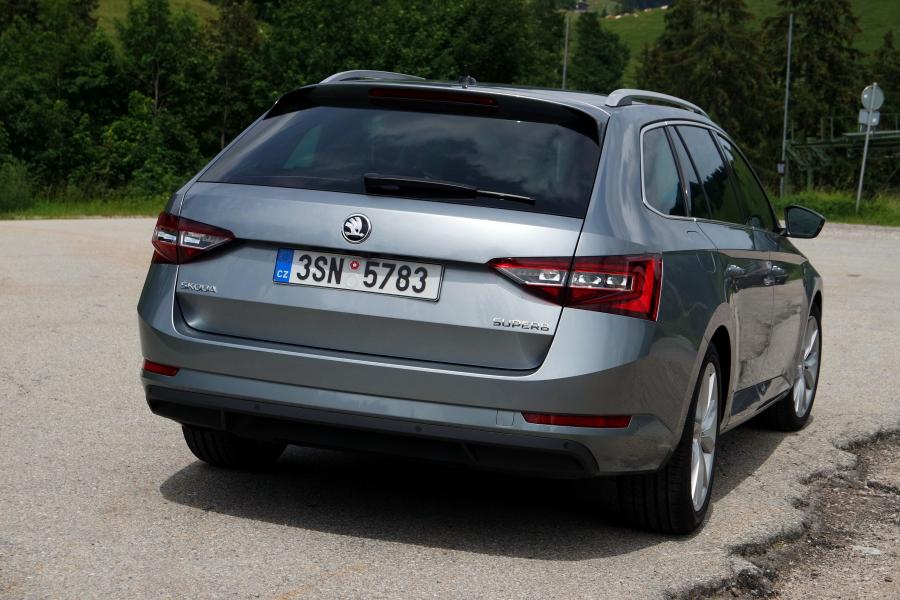  Skoda Superb Combi 2015 года  (фото 3 из 29)